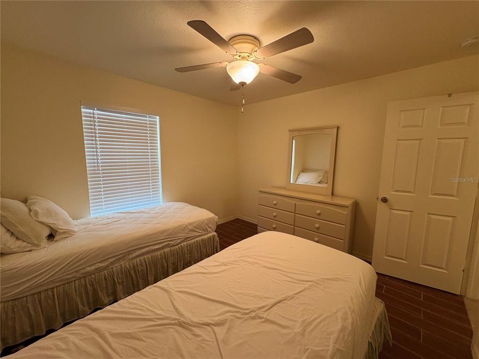 Active With Contract: $209,000 (2 beds, 2 baths, 983 Square Feet)