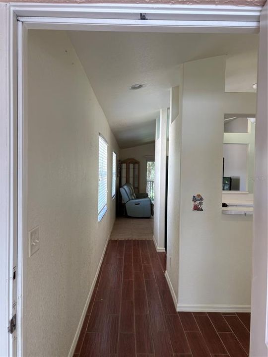 Active With Contract: $209,000 (2 beds, 2 baths, 983 Square Feet)