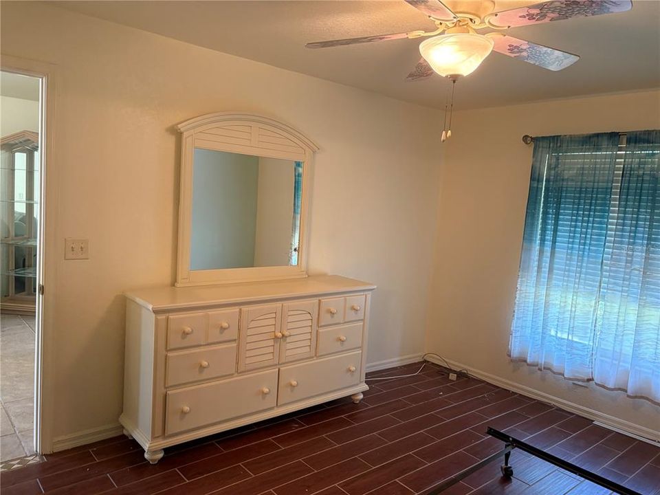 Active With Contract: $209,000 (2 beds, 2 baths, 983 Square Feet)