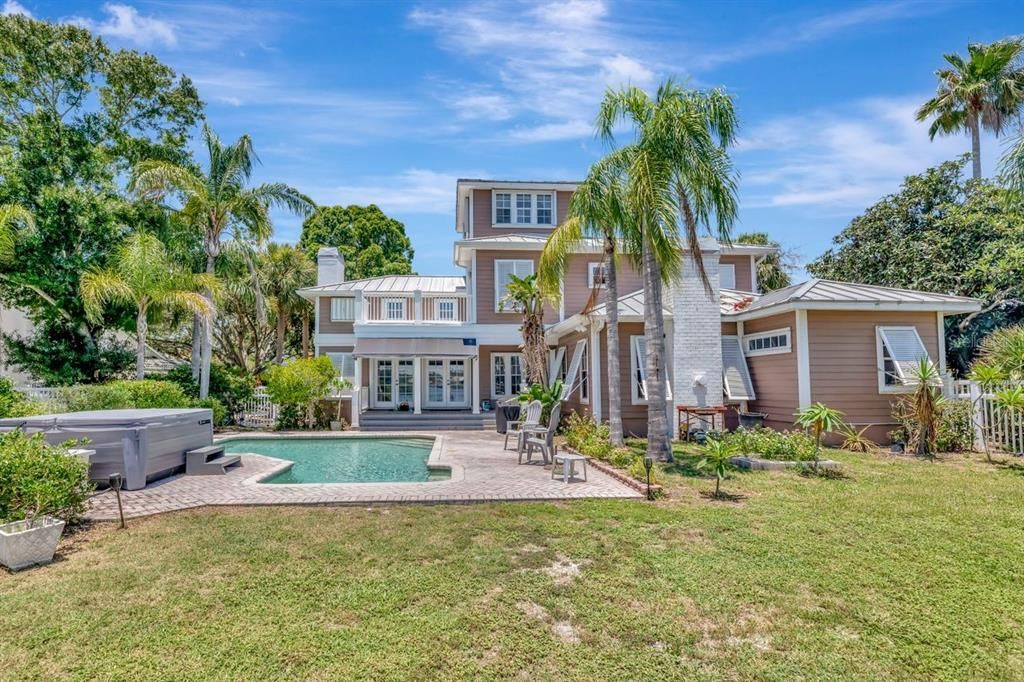 Activo con contrato: $900,000 (3 camas, 2 baños, 2337 Pies cuadrados)