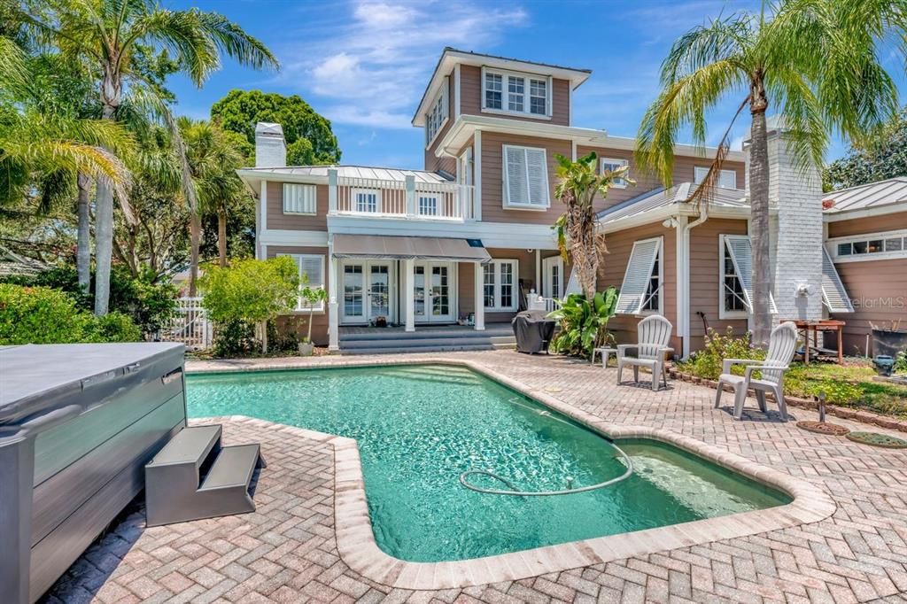 Activo con contrato: $900,000 (3 camas, 2 baños, 2337 Pies cuadrados)