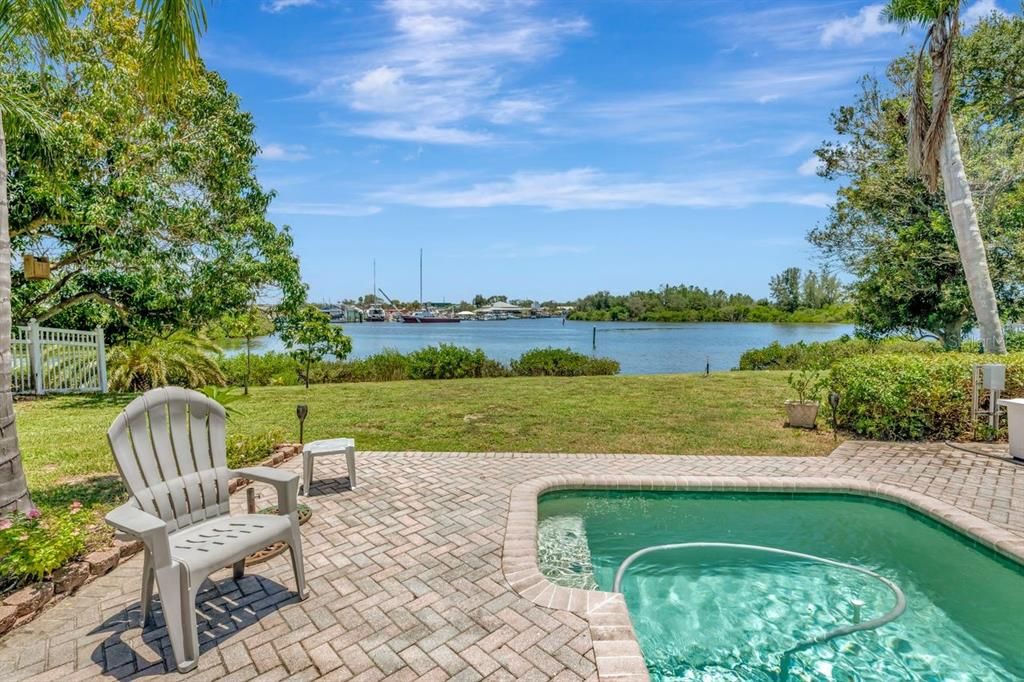 Activo con contrato: $900,000 (3 camas, 2 baños, 2337 Pies cuadrados)