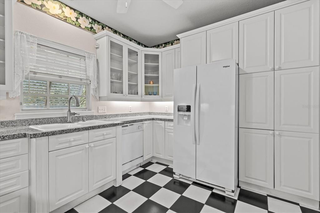 Activo con contrato: $900,000 (3 camas, 2 baños, 2337 Pies cuadrados)