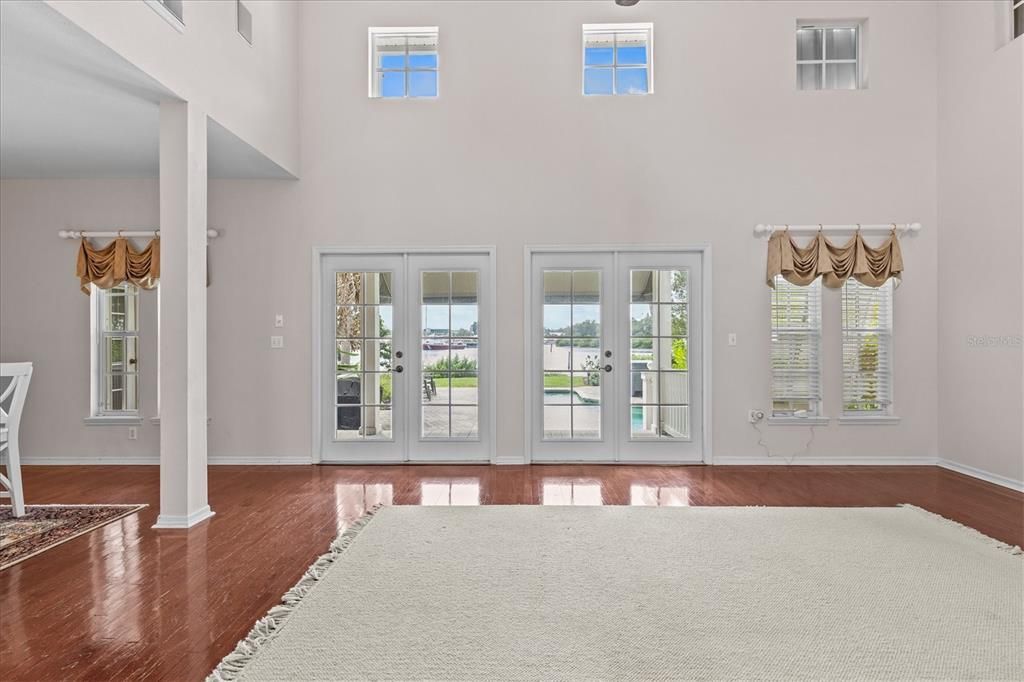 Activo con contrato: $900,000 (3 camas, 2 baños, 2337 Pies cuadrados)