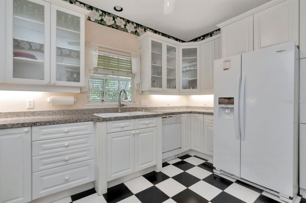 Activo con contrato: $900,000 (3 camas, 2 baños, 2337 Pies cuadrados)