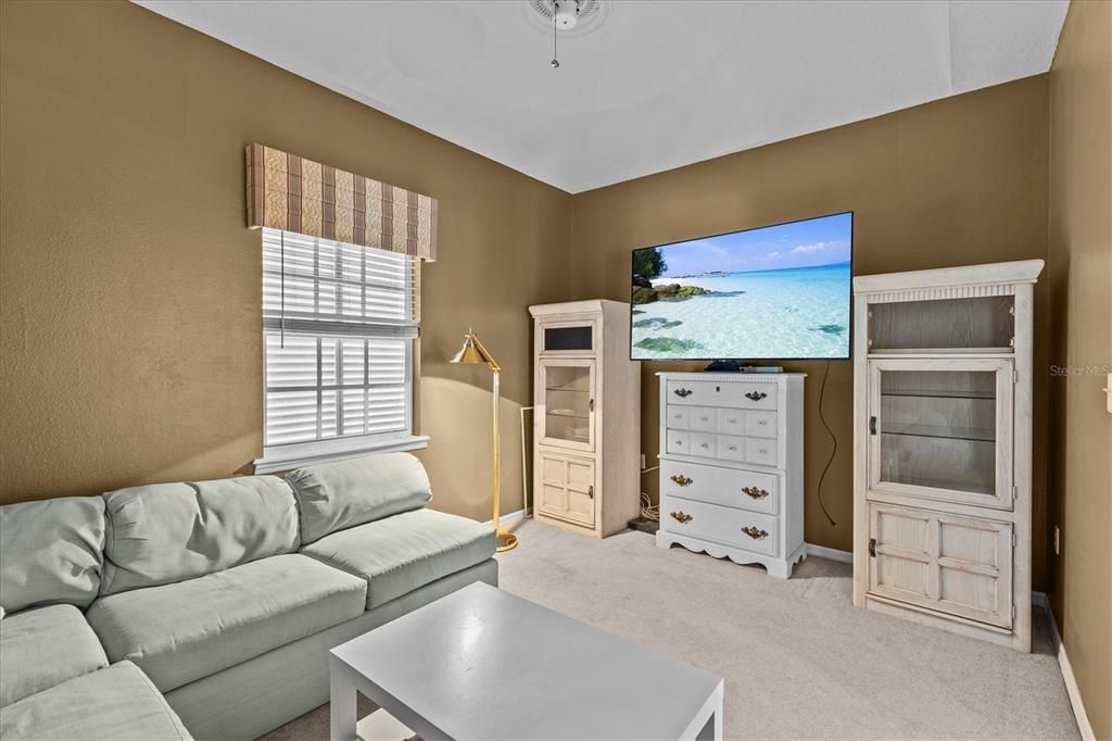 Activo con contrato: $900,000 (3 camas, 2 baños, 2337 Pies cuadrados)