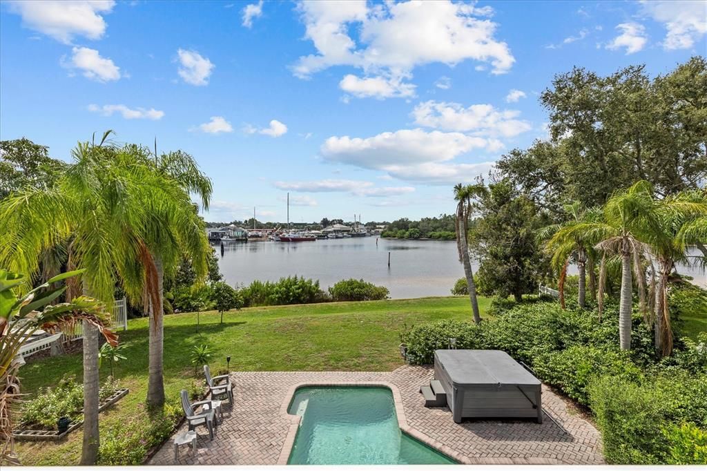 Activo con contrato: $900,000 (3 camas, 2 baños, 2337 Pies cuadrados)