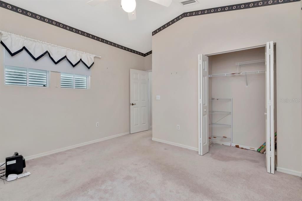 Activo con contrato: $900,000 (3 camas, 2 baños, 2337 Pies cuadrados)