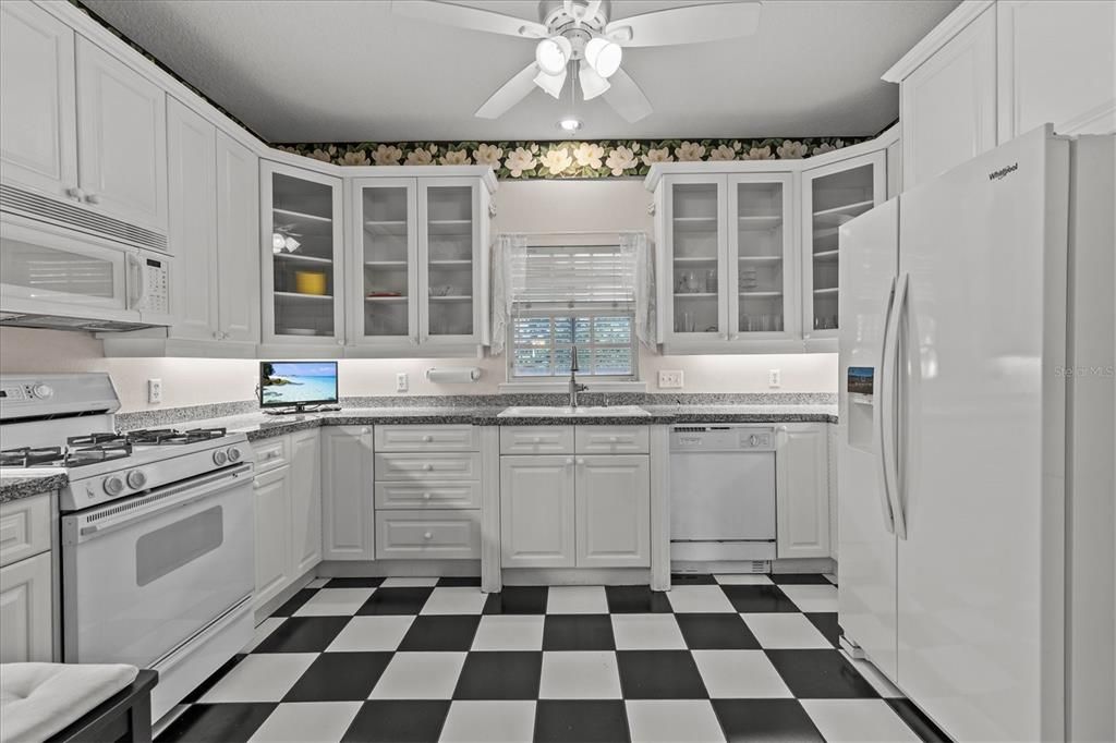 Activo con contrato: $900,000 (3 camas, 2 baños, 2337 Pies cuadrados)