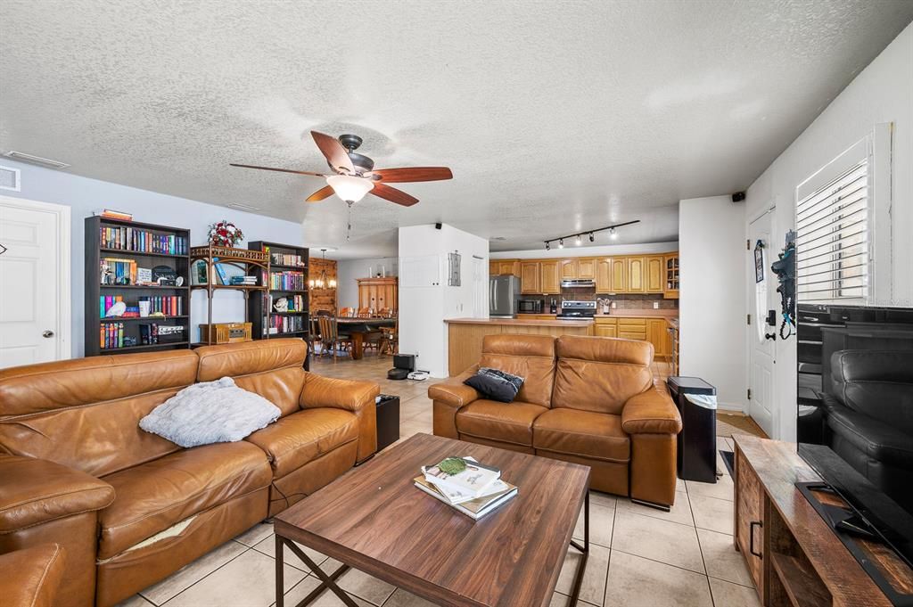 На продажу: $449,000 (4 спален, 3 ванн, 2211 Квадратных фут)