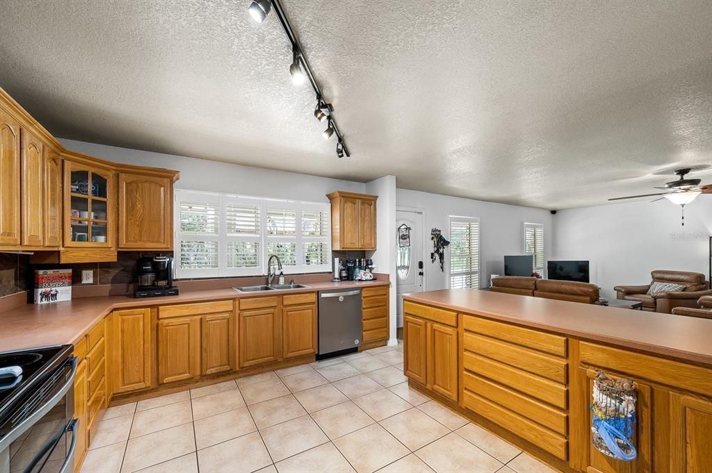 На продажу: $449,000 (4 спален, 3 ванн, 2211 Квадратных фут)