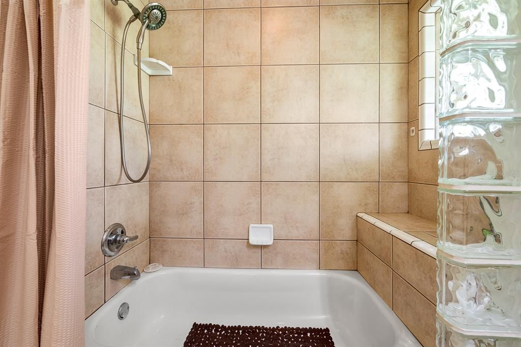 На продажу: $449,000 (4 спален, 3 ванн, 2211 Квадратных фут)