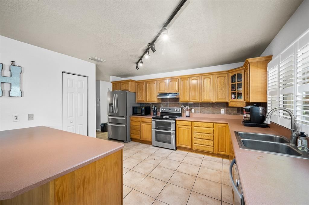 На продажу: $449,000 (4 спален, 3 ванн, 2211 Квадратных фут)