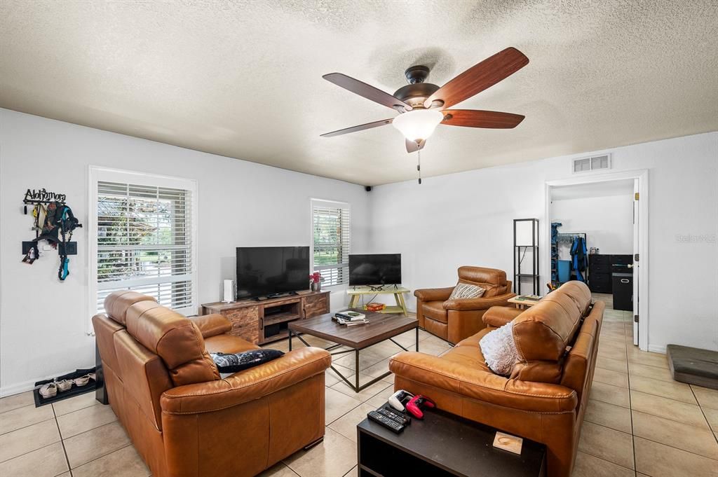 На продажу: $449,000 (4 спален, 3 ванн, 2211 Квадратных фут)