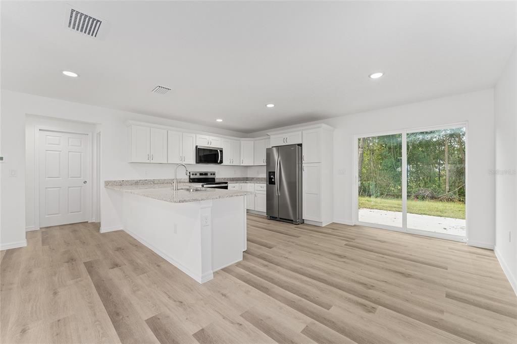 На продажу: $248,900 (3 спален, 2 ванн, 1251 Квадратных фут)