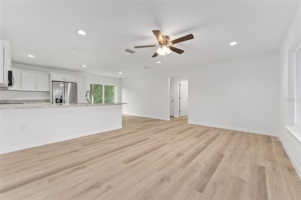 На продажу: $248,900 (3 спален, 2 ванн, 1251 Квадратных фут)