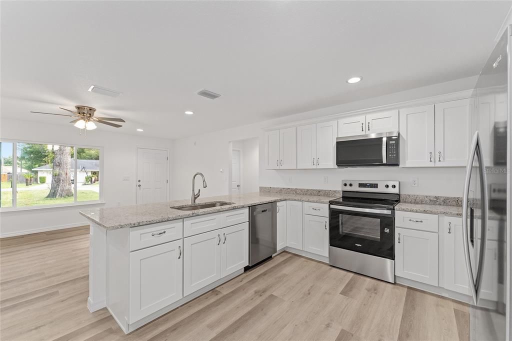 На продажу: $248,900 (3 спален, 2 ванн, 1251 Квадратных фут)