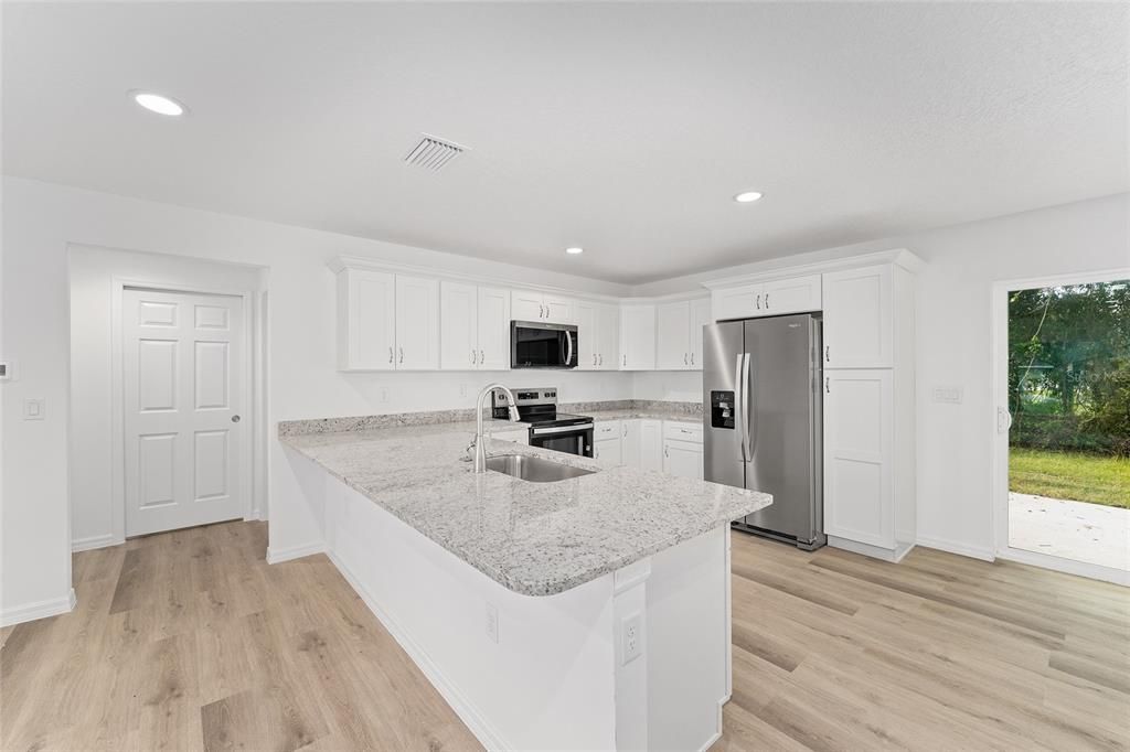 На продажу: $248,900 (3 спален, 2 ванн, 1251 Квадратных фут)