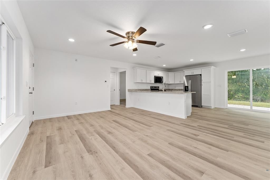 На продажу: $248,900 (3 спален, 2 ванн, 1251 Квадратных фут)