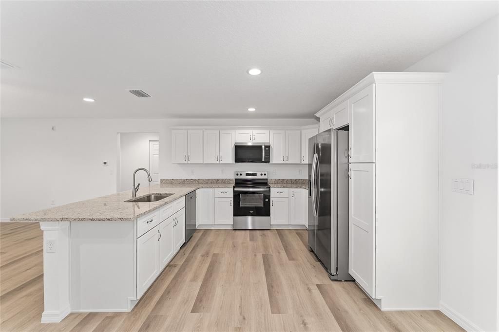 На продажу: $248,900 (3 спален, 2 ванн, 1251 Квадратных фут)