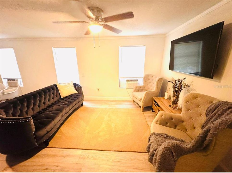 Activo con contrato: $195,000 (3 camas, 1 baños, 860 Pies cuadrados)