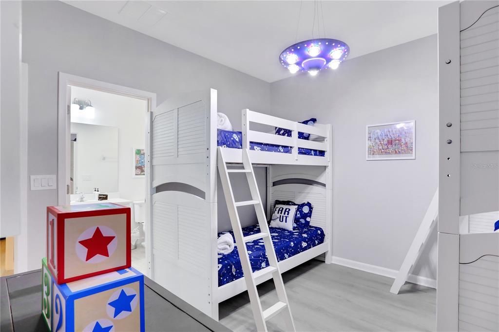 Active With Contract: $2,200,000 (15 beds, 15 baths, 6304 Square Feet)