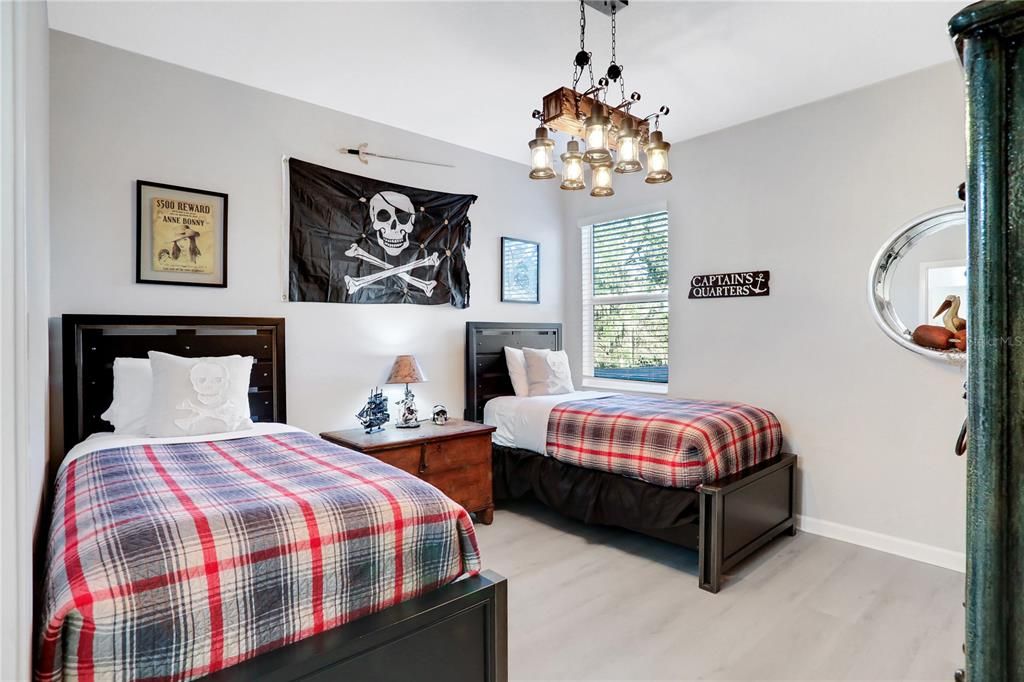 Active With Contract: $2,200,000 (15 beds, 15 baths, 6304 Square Feet)