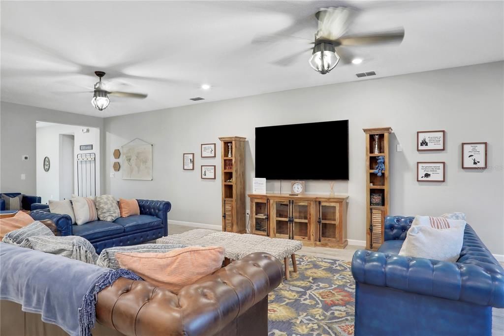 Active With Contract: $2,200,000 (15 beds, 15 baths, 6304 Square Feet)