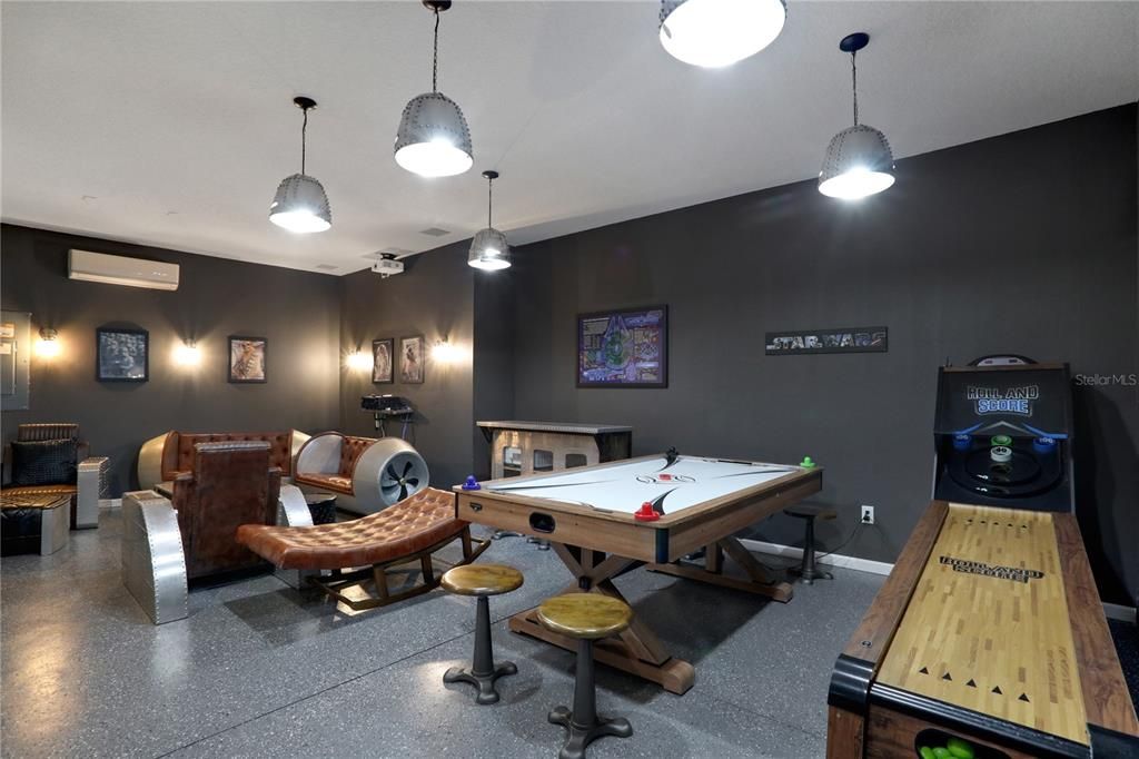 Active With Contract: $2,200,000 (15 beds, 15 baths, 6304 Square Feet)