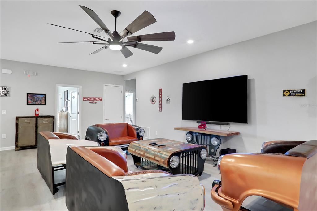 Active With Contract: $2,200,000 (15 beds, 15 baths, 6304 Square Feet)