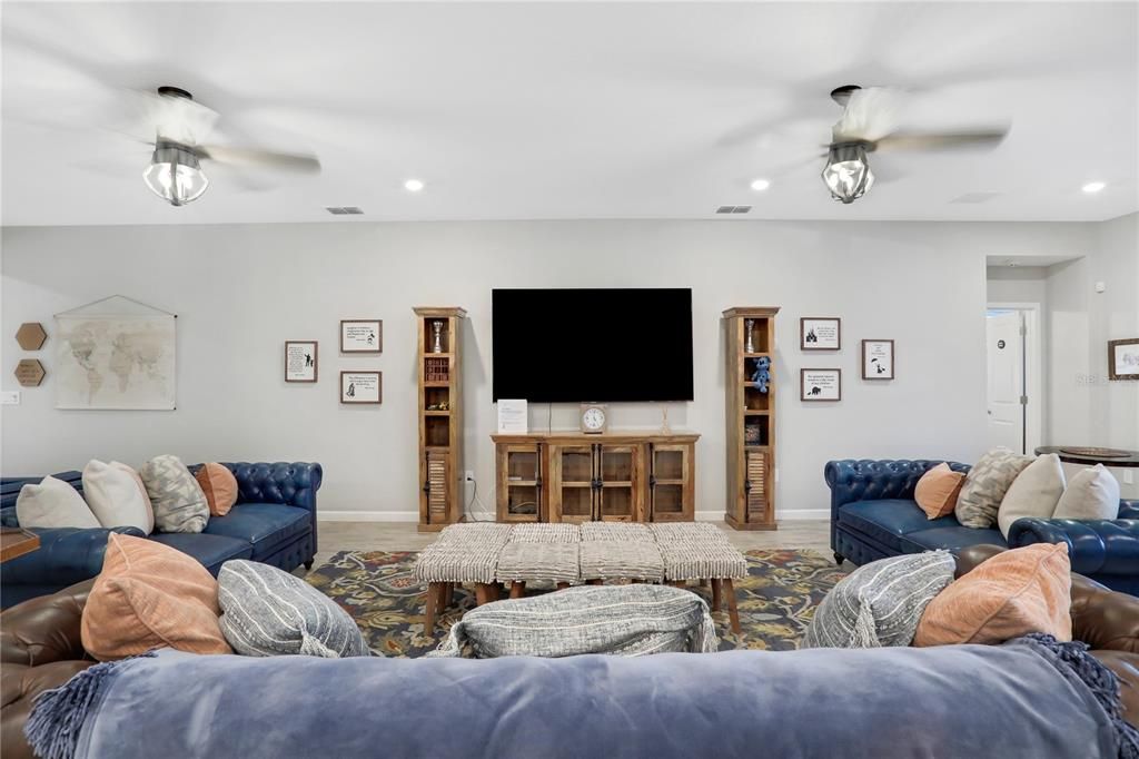 Active With Contract: $2,200,000 (15 beds, 15 baths, 6304 Square Feet)