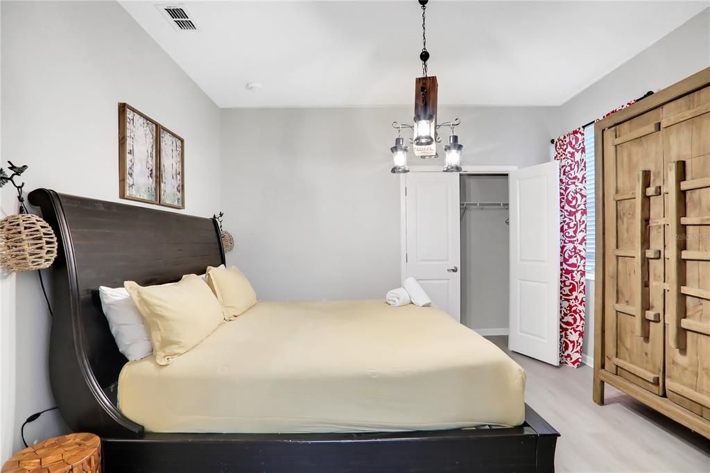 Active With Contract: $2,200,000 (15 beds, 15 baths, 6304 Square Feet)