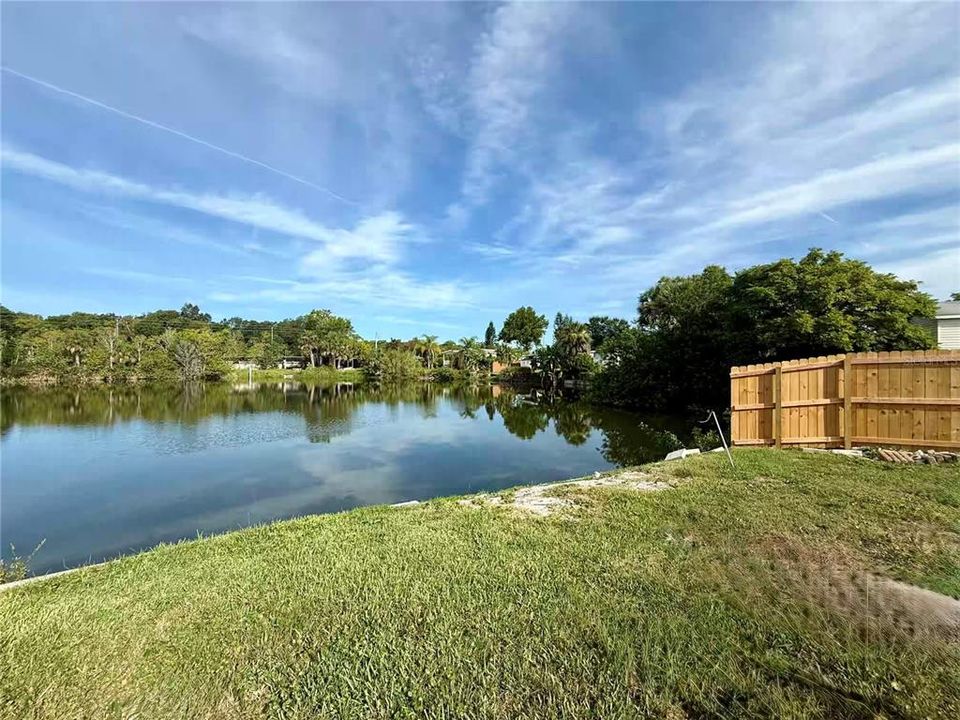 На продажу: $169,900 (2 спален, 2 ванн, 1180 Квадратных фут)