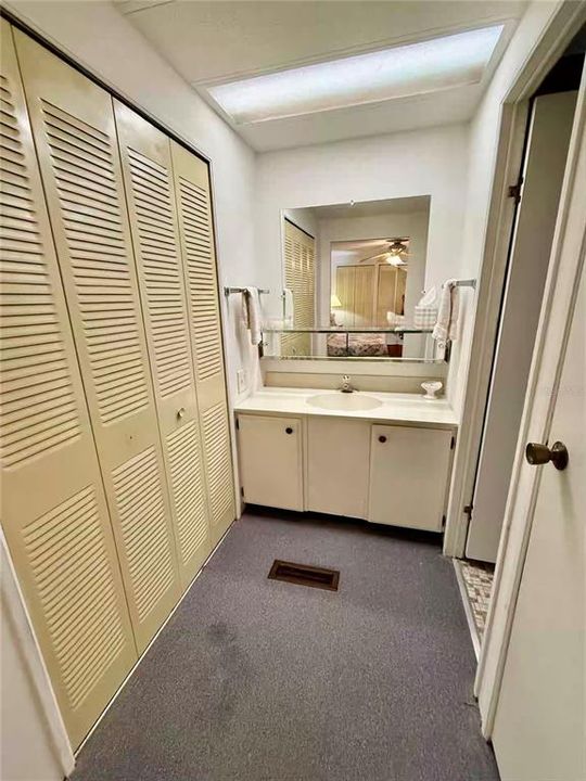 На продажу: $169,900 (2 спален, 2 ванн, 1180 Квадратных фут)