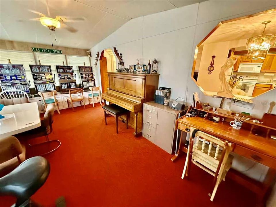 На продажу: $169,900 (2 спален, 2 ванн, 1180 Квадратных фут)