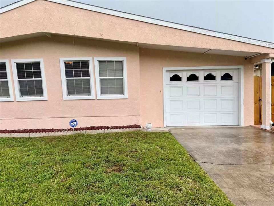 На продажу: $169,900 (2 спален, 2 ванн, 1180 Квадратных фут)