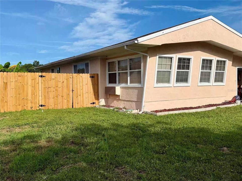 На продажу: $169,900 (2 спален, 2 ванн, 1180 Квадратных фут)