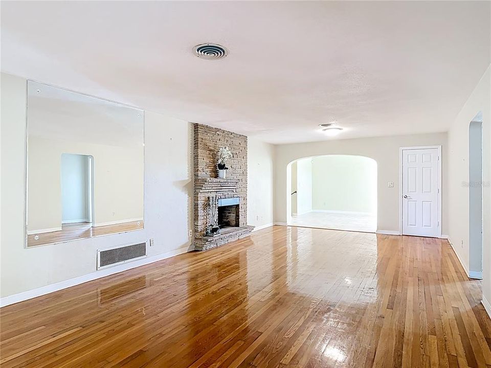 En Venta: $1,194,900 (4 camas, 4 baños, 3876 Pies cuadrados)