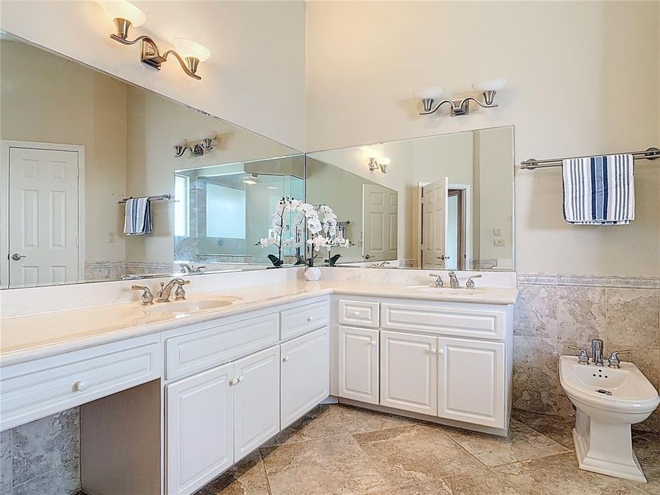 En Venta: $1,194,900 (4 camas, 4 baños, 3876 Pies cuadrados)