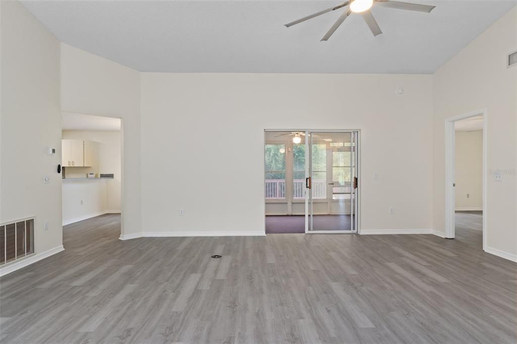 Active With Contract: $210,000 (2 beds, 2 baths, 1740 Square Feet)