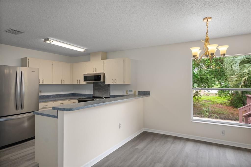 Active With Contract: $210,000 (2 beds, 2 baths, 1740 Square Feet)