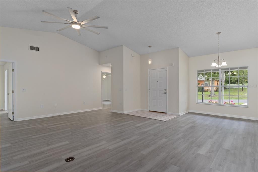 Active With Contract: $210,000 (2 beds, 2 baths, 1740 Square Feet)