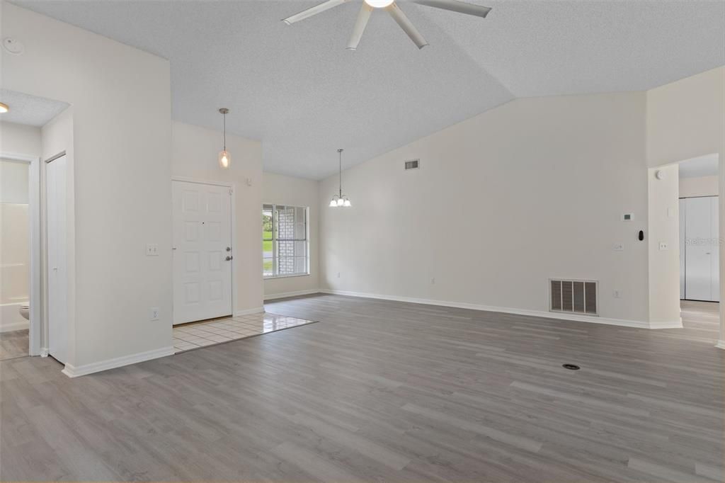 Active With Contract: $210,000 (2 beds, 2 baths, 1740 Square Feet)