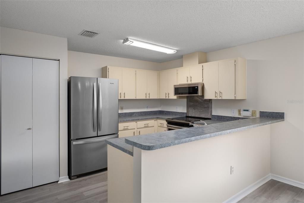 Active With Contract: $210,000 (2 beds, 2 baths, 1740 Square Feet)