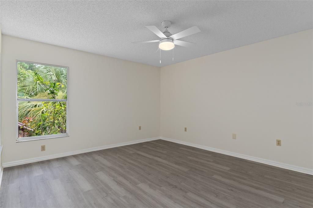 Active With Contract: $210,000 (2 beds, 2 baths, 1740 Square Feet)