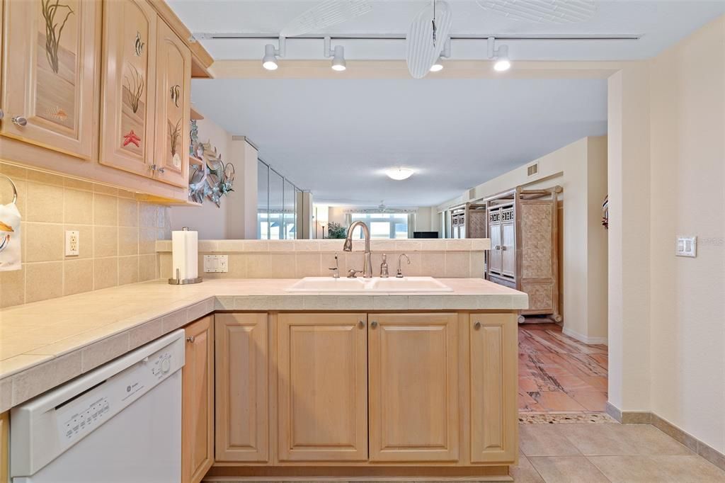 待售: $549,000 (2 贝兹, 2 浴室, 1590 平方英尺)