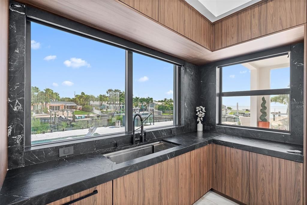 待售: $2,999,000 (4 贝兹, 4 浴室, 3960 平方英尺)