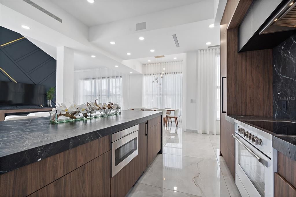 待售: $2,999,000 (4 贝兹, 4 浴室, 3960 平方英尺)