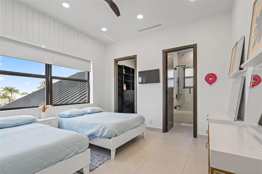 待售: $2,999,000 (4 贝兹, 4 浴室, 3960 平方英尺)