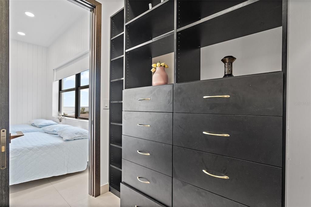 待售: $2,999,000 (4 贝兹, 4 浴室, 3960 平方英尺)